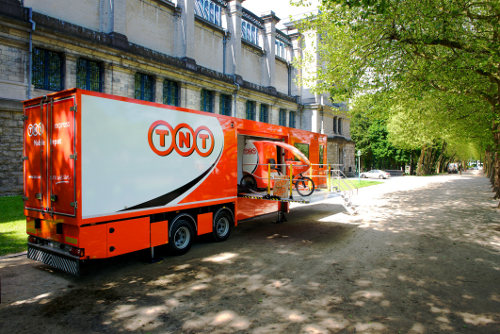 TNT Express mobile depot